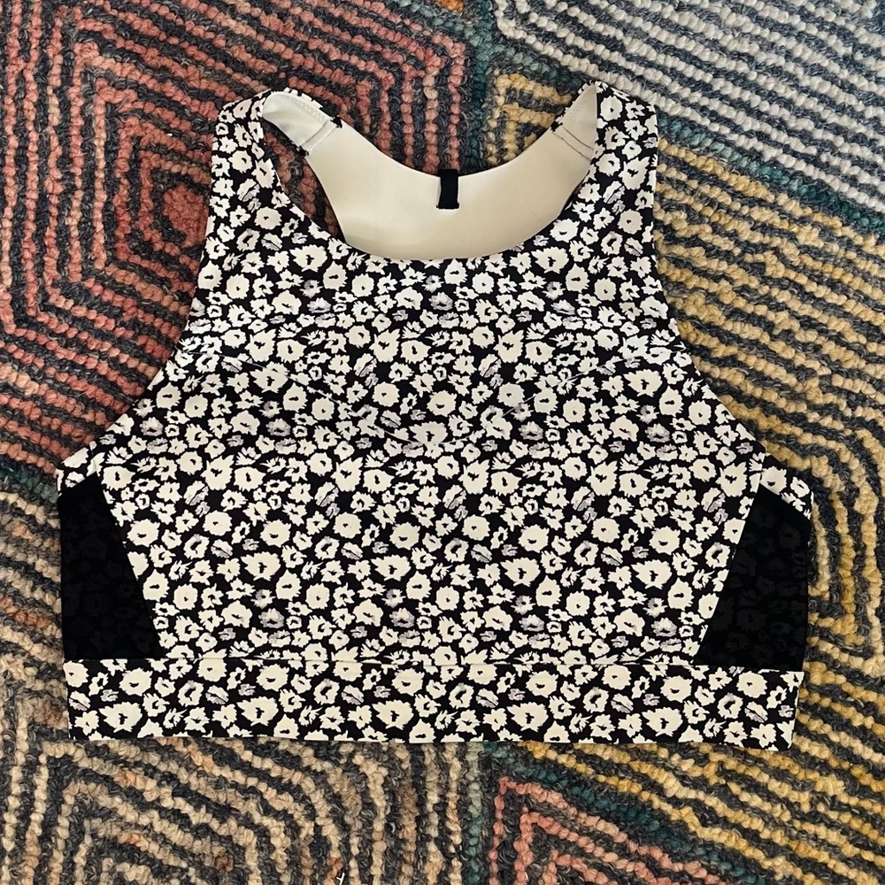 Brooks 3 Pocket Sports Bra | size 36 DD/E